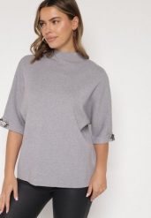 Szary Sweter Ozdobiony na Rękawach Cyrkoniami Aletusa. Szare swetry damskie Born2be, z aplikacjami, z jeansu, eleganckie, bez kołnierzyka, bez ramiączek, bez kaptura. Za 99.99 zł.