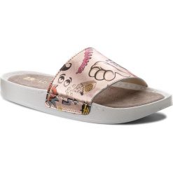 Klapki CARINII - B3988/G K15-000-000-C37. Klapki damskie marki Carinii. W wyprzedaży za 139.00 zł.