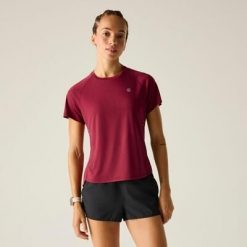 Damska koszulka z krótkim rękawem do biegania Nimble. Czerwone t-shirty damskie Dare 2b, bez wzorów, z lyocellu, bez kołnierzyka. Za 169.99 zł.