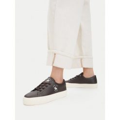 Tenisówki Beverly Hills Polo Club. Brązowe trampki i tenisówki damskie Beverly Hills Polo Club, bez wzorów, bez zapięcia. Za 179.99 zł.