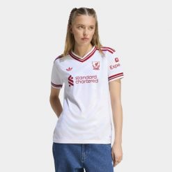 Koszulka wyjazdowa Liverpool FC 26/27. Białe koszulki sportowe damskie Adidas, l, bez wzorów, z dzianiny, bez kołnierzyka, bez ramiączek, do piłki nożnej, climacool (adidas). Za 439.00 zł.