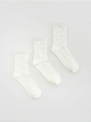 Skarpetki z motywem serca 3 pack - złamana biel. Skarpety damskie Reserved, bez wzorów. Za 39.99 zł.