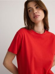 Bawełniany t-shirt regular - czerwony. Czerwone t-shirty damskie Reserved, l, bez wzorów, z bawełny, bez kołnierzyka. W wyprzedaży za 22.99 zł.