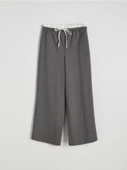 Spodnie jogger - szary. Szare spodnie materiałowe damskie Reserved, l, bez wzorów, z tkaniny. W wyprzedaży za 69.99 zł.