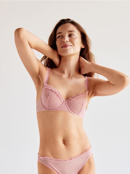 Siateczkowy biustonosz z fiszbinami - różowy. Czerwone biustonosze Reserved, bez wzorów, z dzianiny. W wyprzedaży za 25.99 zł.