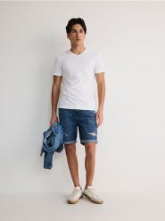 T-shirt slim z dekoltem V - biały. Białe t-shirty męskie Reserved, l, bez wzorów, z bawełny, bez kołnierzyka. Za 49.99 zł.