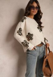 Beżowy Sweter Ozdobiony Cekinami i Naszywkami w Kształcie Kwiatów Cialuna. Brązowe swetry damskie Renee, z aplikacjami, z jeansu, casualowe, bez kołnierzyka, bez ramiączek, bez kaptura. Za 159.99 zł.