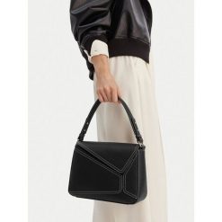 Torebka GINO ROSSI. Czarne torebki do ręki damskie Gino Rossi, bez wzorów, klasyczne, bez dodatków. Za 199.99 zł.