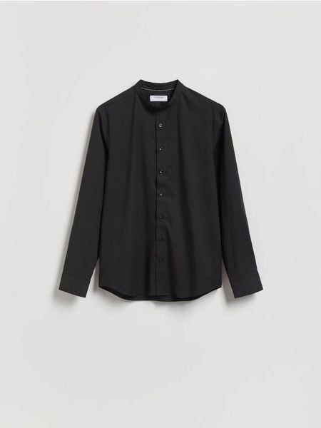 Koszula slim fit ze stójką - czarny. Czarne koszule męskie Reserved, l, bez wzorów, z tkaniny, bez kołnierzyka, bez ramiączek. W wyprzedaży za 59.99 zł.