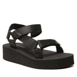 Sandały Jenny Fairy. Czarne sandały damskie Jenny Fairy, bez wzorów, bez obcasa, na płaskiej podeszwie, bez zapięcia. Za 99.99 zł.