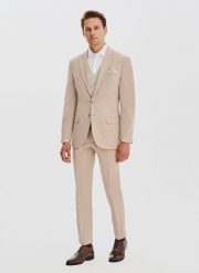 PAKO LORENTE - Gładki beżowy garnitur męski. Brązowe garnitury męskie Pako Lorente, bez wzorów, z elastanu, biznesowe. Za 1,099.98 zł.