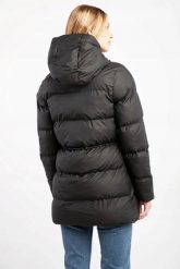 KURTKA DAMSKA ZIMOWA RAINS RK-15370-01B-M. Czarne kurtki damskie Rains, na zimę, m, bez wzorów, z dresówki, bez kaptura. Za 389.00 zł.