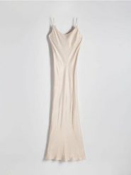 Satynowa sukienka maxi z wiskozy - beżowy. Brązowe sukienki damskie Reserved, l, bez wzorów, z satyny, bez kołnierzyka, bez ramiączek, maxi, dopasowane. W wyprzedaży za 89.99 zł.