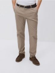 Spodnie chino slim z paskiem - brązowy. Brązowe spodnie materiałowe męskie Reserved, bez wzorów, z bawełny. Za 169.99 zł.