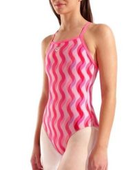 Strój kąpielowy Arena Ripple Lightdrop Back. Czerwone kostiumy jednoczęściowe damskie Arena, l, bez wzorów, z materiału, na fitness i siłownię. Za 259.00 zł.