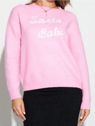 Świąteczny sweter z napisem "Santa Baby" z domieszką wełny - różowy. Czerwone swetry damskie Sinsay, l, bez wzorów, z wełny, wizytowe, bez kołnierzyka, bez ramiączek, bez kaptura. W wyprzedaży za 22.99 zł.