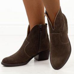 Czekoladowe jesienne Polskie kowbojki damskie Deoni D393. Brązowe botki damskie Deoni, na jesień, z jeansu, boho, bez obcasa, na obcasie, bez zapięcia. Za 469.00 zł.