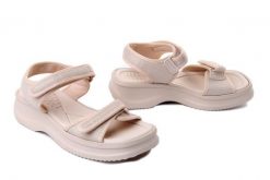 Azaleia Vera Therapy PAP AD BT313 off white, sandały damskie. Białe sandały damskie Azaleia, bez wzorów, bez obcasa, na platformie, bez zapięcia. Za 159.92 zł.