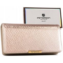 Beżowy portfel damski ze skóry ekologicznej zamykany na zatrzask i suwak PTN 005-NF8 Peterson. Brązowe portfele damskie Peterson, bez wzorów, ze skóry ekologicznej. Za 65.99 zł.