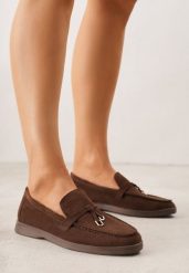 Brązowe Mokasyny z Imitacji Zamszu z Ozdobnym Przeszyciem i Zawieszką Veleyra. Brązowe mokasyny damskie Born2be, z jeansu, biznesowe. Za 99.99 zł.
