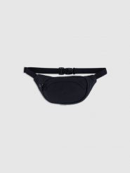 4F Nerka - czarna Uniwersalny. Czarne plecaki damskie 4f, bez wzorów, z materiału, eleganckie. Za 79.99 zł.