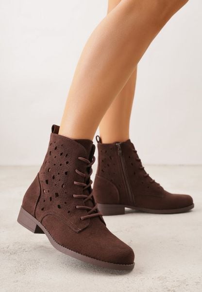 Brązowe Sznurowane Botki z Ażurową Cholewką Zeliana. Brązowe botki damskie Born2be, boho, bez obcasa, na płaskiej podeszwie, bez zapięcia. Za 119.99 zł.