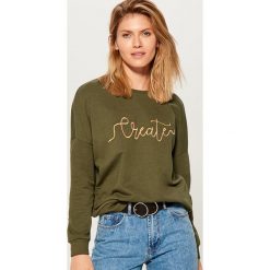 Bluza z haftem oversize - Khaki. Bluzy damskie Mohito. W wyprzedaży za 39.99 zł.