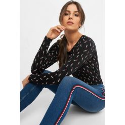 Koszulka ze wzorem. T-shirty damskie marki Orsay. Za 39.99 zł.