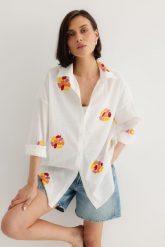 KOSZULA TRINI BIAŁA One size - Flawless. Białe koszule damskie Flawless, s, z aplikacjami, z bawełny, bez kołnierzyka, bez ramiączek. Za 386.00 zł.