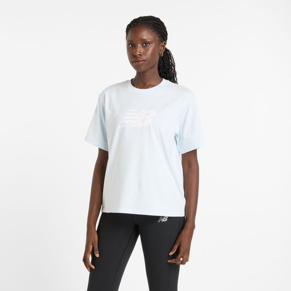 Koszulka damska New Balance WT43583IB – niebieska. Niebieskie t-shirty damskie New Balance, m, bez wzorów, z materiału, klasyczne, bez kołnierzyka. Za 119.99 zł.