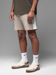 Męskie krótkie dresowe spodenki w szerokie pasy – beżowe V2 OM-SRSK-0182 - XXL. Brązowe krótkie spodenki sportowe męskie Ombre Clothing, l, bez wzorów, z bawełny. W wyprzedaży za 49.99 zł.