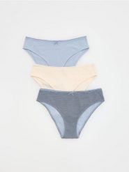 Bawełniane majtki figi 3 pack - jasnoniebieski. Niebieskie figi damskie Reserved, l, bez wzorów, z bawełny. W wyprzedaży za 39.99 zł.