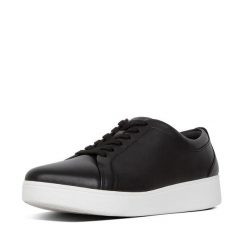 Damskie skórzane buty sportowe FitFlop Rally. Czarne obuwie sportowe damskie Flip Flop, bez wzorów, z jeansu, tenisowe. Za 322.50 zł.