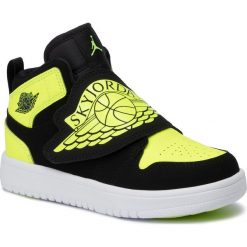 Buty NIKE - Sky Jordan 1 (Ps) BQ7197 007 Black/Volt/White. Czarne półbuty chłopięce Nike, bez wzorów, z materiału, bez zapięcia. Za 279.00 zł.