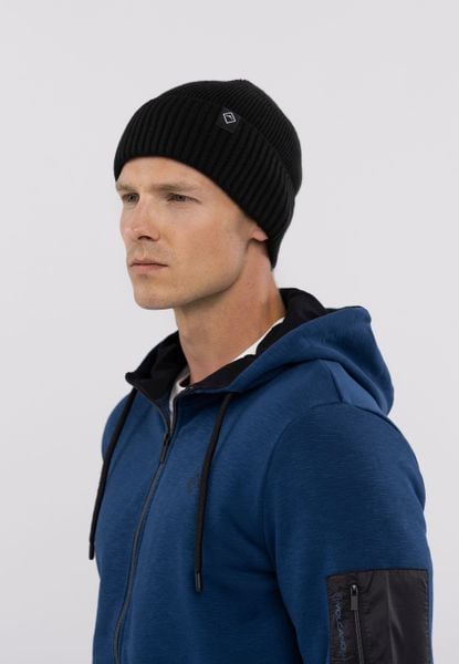 Czarna czapka zimowa H-LEO. Czarne czapki i kapelusze męskie Volcano, na zimę, bez wzorów, z materiału, klasyczne. Za 59.99 zł.