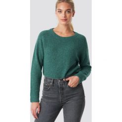 Samsoe & Samsoe Krótki sweter z okrągłym dekoltem Nor - Green. Zielone swetry damskie Samsøe & Samsøe, z okrągłym kołnierzem. Za 404.95 zł.