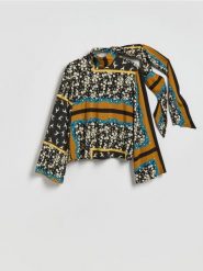 Wzorzysta bluzka z wiązaniem - wielobarwny. Bluzki damskie Reserved, l, bez wzorów, z wiskozy, bez kołnierzyka, bez ramiączek. Za 149.99 zł.