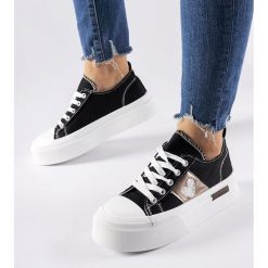 Czarno-srebrne trampki na platformie Lawton czarne. Czarne trampki i tenisówki damskie bez wzorów, z tworzywa sztucznego, eleganckie, bez zapięcia. Za 145.37 zł.