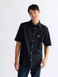 MESKA KOSZULA WRANGLER SS 1 PKT SHIRT BLACK 112362729. Czarne koszule męskie Wrangler, m, bez wzorów, bez kołnierzyka, bez ramiączek. Za 119.99 zł.