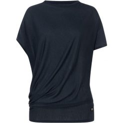 Koszulka z krótkim rękawem damska SUPER.NATURAL Yoga Loose Tee. Czarne koszulki sportowe damskie SUPERNATURAL, s, bez wzorów, z materiału, z asymetrycznym kołnierzem, bez ramiączek, na fitness i siłownię. Za 329.99 zł.