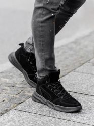 Buty męskie sneakersy wysokie - czarne V3. Czarne buty sportowe męskie Ombre Clothing, z materiału, bez zapięcia. W wyprzedaży za 69.99 zł.