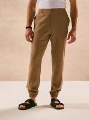Spodnie jogger - czerwony. Czerwone spodnie materiałowe męskie Sinsay, m, bez wzorów. Za 69.99 zł.