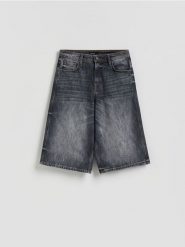 Jeansowe szorty baggy - jasnoszary. Szare szorty męskie Reserved, bez wzorów, z denimu. Za 139.99 zł.