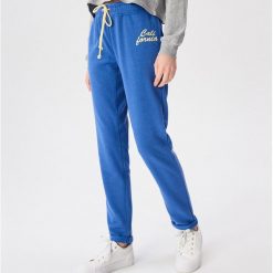 Spodnie jogger z napisem - Granatowy. Spodnie materiałowe damskie marki Sinsay. Za 39.99 zł.