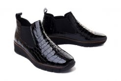 RIEKER 53794-01 black, botki/sztyblety damskie. Czarne botki damskie Rieker, na zimę, z tkaniny, bez obcasa, bez zapięcia. Za 311.41 zł.