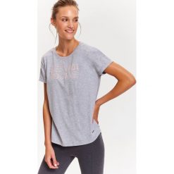 T-SHIRT DAMSKI Z HASŁEM. Szare bluzki damskie DRYWASH, s, bez wzorów, z bawełny, sportowe, bez kołnierzyka. W wyprzedaży za 24.99 zł.