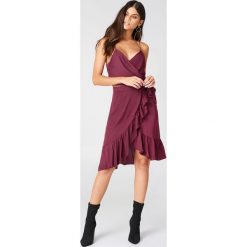 NA-KD Boho Spódnica kopertowa z falbanką - Red. Spódnice damskie marki NA-KD Boho. Za 161.95 zł.