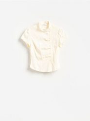 Bluzka z ozdobnym zapięciem - złamana biel. Bluzki damskie Reserved, l, bez wzorów, z tkaniny, bez kołnierzyka, bez ramiączek. Za 109.99 zł.
