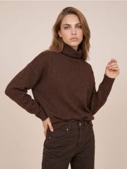 Sweter z golfem i domieszką wełny - brązowy. Brązowe swetry damskie Sinsay, l, bez wzorów, z wełny, bez kołnierzyka, bez ramiączek, bez kaptura. Za 45.99 zł.