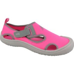 Różowe Sandały New Balance Sandal K K2013PKG. Czerwone sandały dziewczęce New Balance, z materiału, bez zapięcia. W wyprzedaży za 129.49 zł.